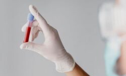Педиатр Казаринова назвала анализы, которые ученики должны сдать к 1 сентября
