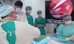 Российские хирурги нашли способ спасения пациентки с опухолью в трахее