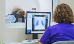Больше половины опрошенных специалистов в регионах поддержали расширение скринингов на ЗНО