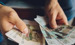 Выявившим рак врачам стали в пять раз чаще начислять выплаты